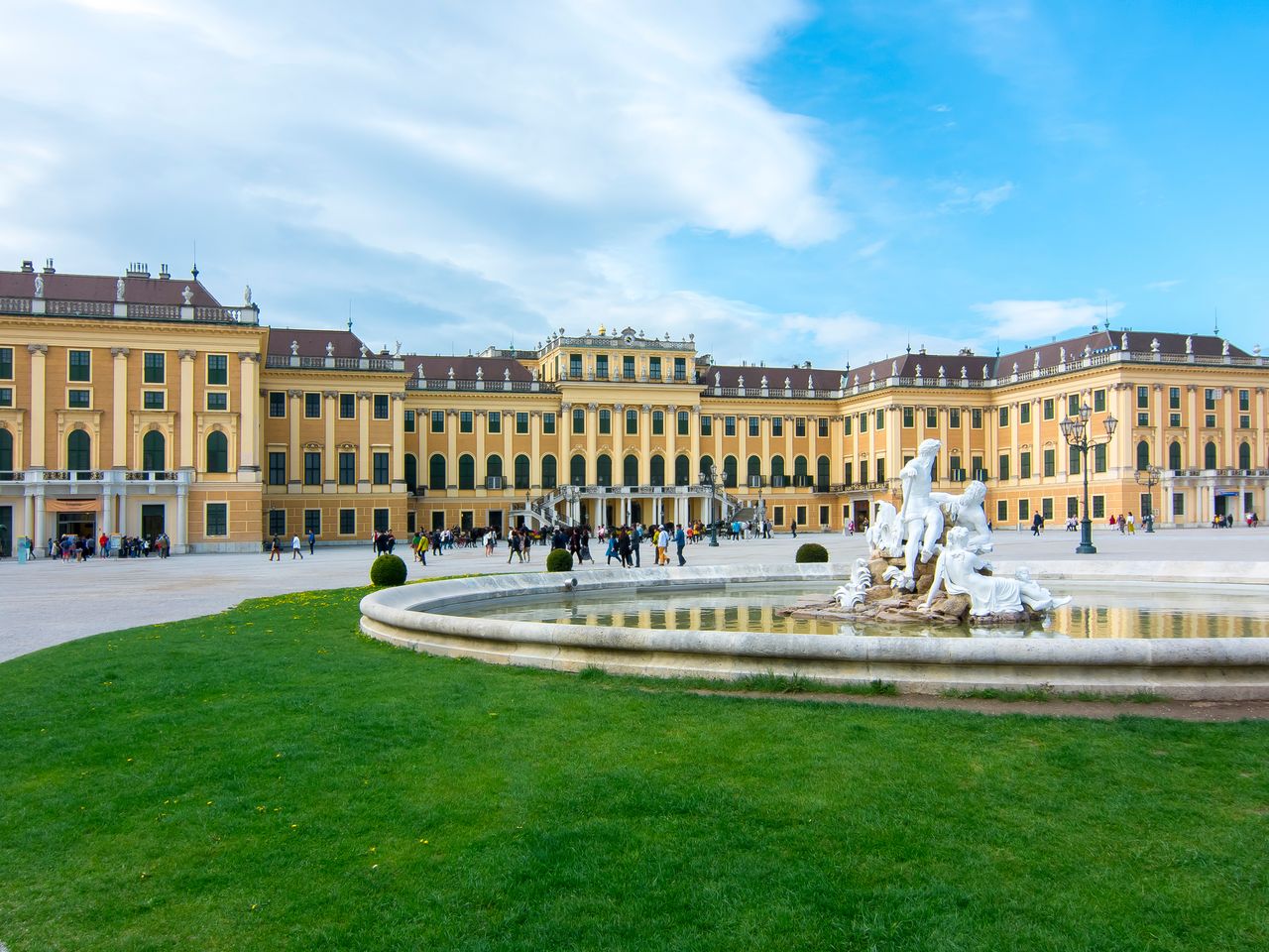 Schloss Schönbrunn Konzert mit Hotel in Wien