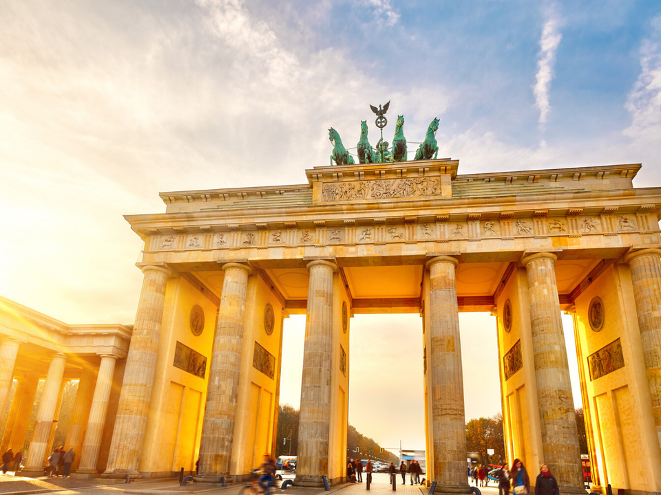 Brandenburger Tor in Berlin im Abendlicht