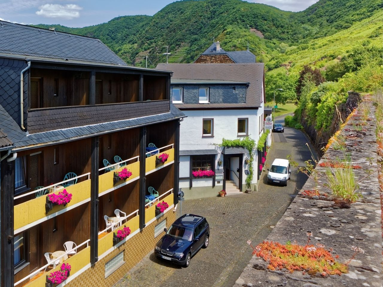 FRÜHLINGSER­WACHEN AN DER MOSEL 