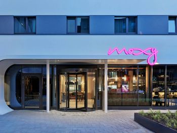 2 Tage Kurzurlaub mit Frühstück im Moxy Hamburg Altona
