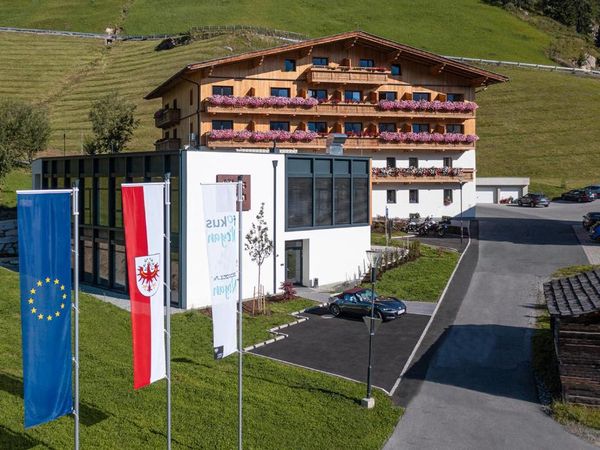 2 Tage Winterspecial Osttirol: Skifahren, Rodeln & Wellness in St. Jakob in Defereggen, Tirol inkl. Halbpension