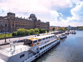Städte- und Wellnessreise über den Dächern Prags