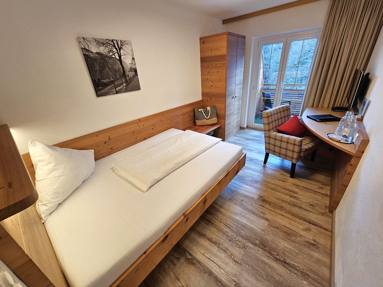 Einzelzimmer mit Süd-Panoramabalkon