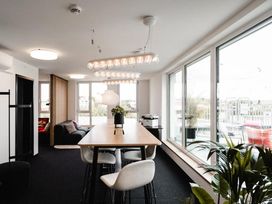 Shopping-Getaway: 2 Tage zwischen HerzoBase & Outlets