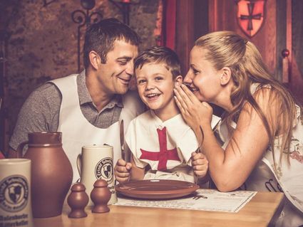 2 Mittelalterliche Übernachtungen und Dinner