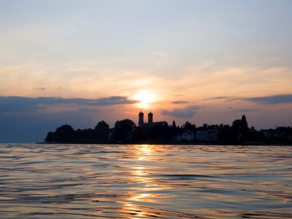 Alpenglühen am Bodensee mit Sportbad Friedrichshafen