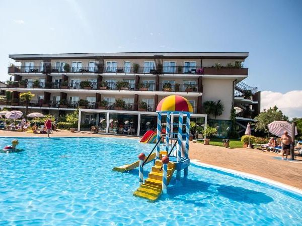 7 Tage Urlaub mit Frühstück im Hotel Bella Italia in Peschiera del Garda, Venetien inkl. Frühstück