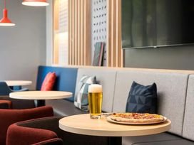 2 Tage Kurzurlaub mit Frühstück im Holiday Inn Express Rosenheim, an IHG Hotel