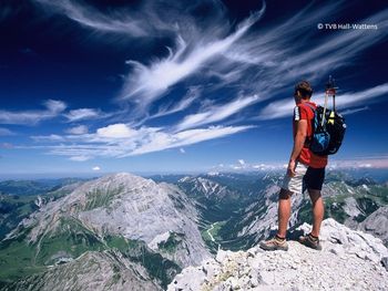 BERGGENUSS MIT IHREM VIERBEINER