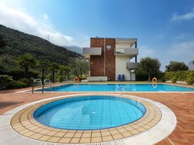 4 Tage Gardasee-Auszeit in Torbole mit Pool und idealer Lage zwischen See und Bergen ⭐