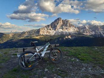 E-Bike Abenteuer und Wandern inmitten der Dolomiten