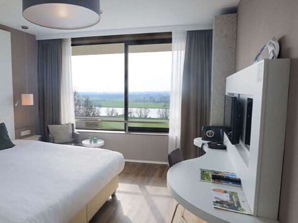 Luxus-Doppelzimmer mit Rheinblick