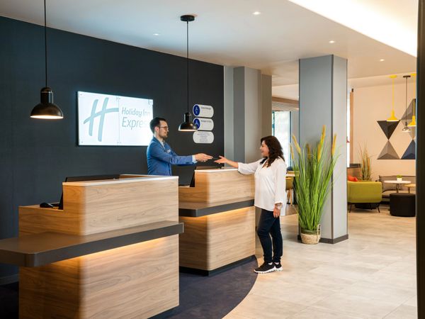 8 Tage Urlaub mit Frühstück im Holiday Inn Express Rosenheim, an IHG Hotel, Bayern inkl. Frühstück