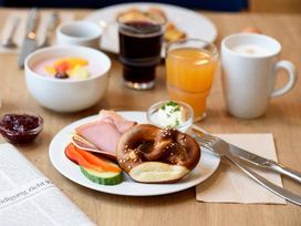 2 Tage mit Frühstück im Holiday Inn Express Augsburg