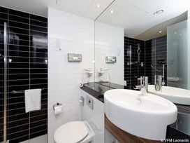 2 Tage mit Frühstück im Holiday Inn Express Augsburg