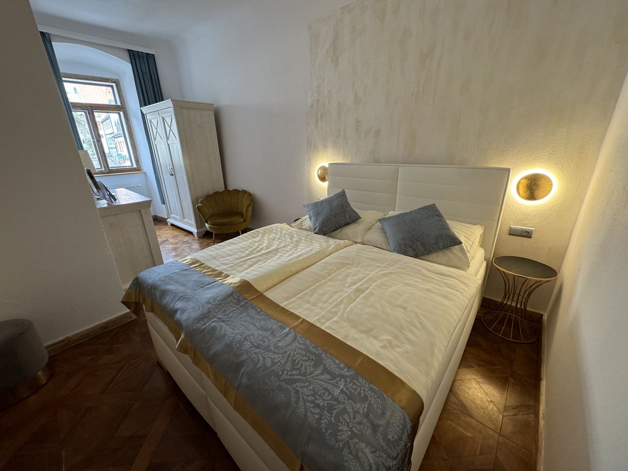 Doppelzimmer mit Blick auf den Hauptplatz