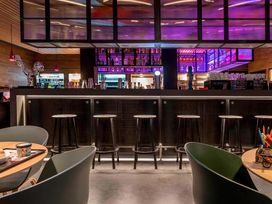 2 Tage Kurzurlaub mit Frühstück im Moxy Frankfurt Airport