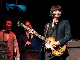 All you need is love - Das Beatles Musical in Berlin mit Ticket und Hotel