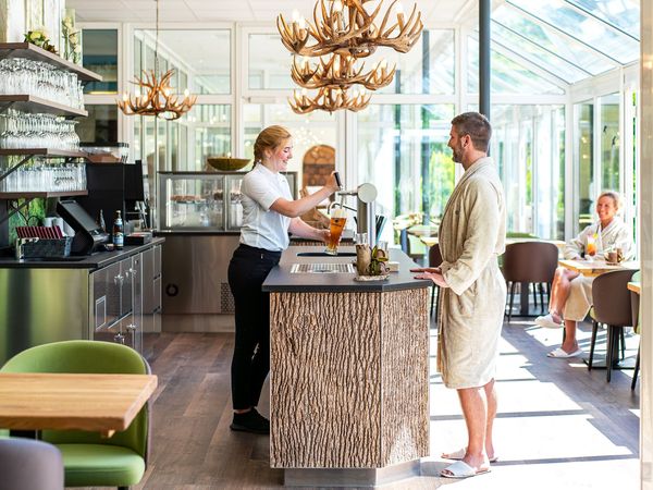 Sonntags Wellness inkl. Überwassermassage Waldhotel Tannenhäuschen in Wesel inkl. Halbpension