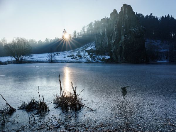 Winter an den Externsteinen in Horn-Bad Meinberg, Nordrhein-Westfalen inkl. Halbpension