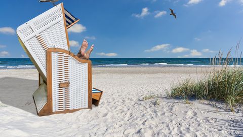 Im Strandkorb entspannen an der Ostsee