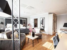 2 Tage Kurzurlaub mit Frühstück im DORMERO Hotel Bremen