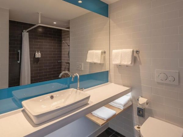 Nahe der Altstadt - 3 Tage im schönen Düsseldorf Holiday Inn Express Düsseldorf - Hauptbahnhof inkl. Frühstück