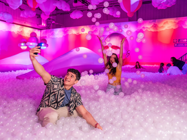 BUBBLE PLANET Berlin mit Tickets und Hotel