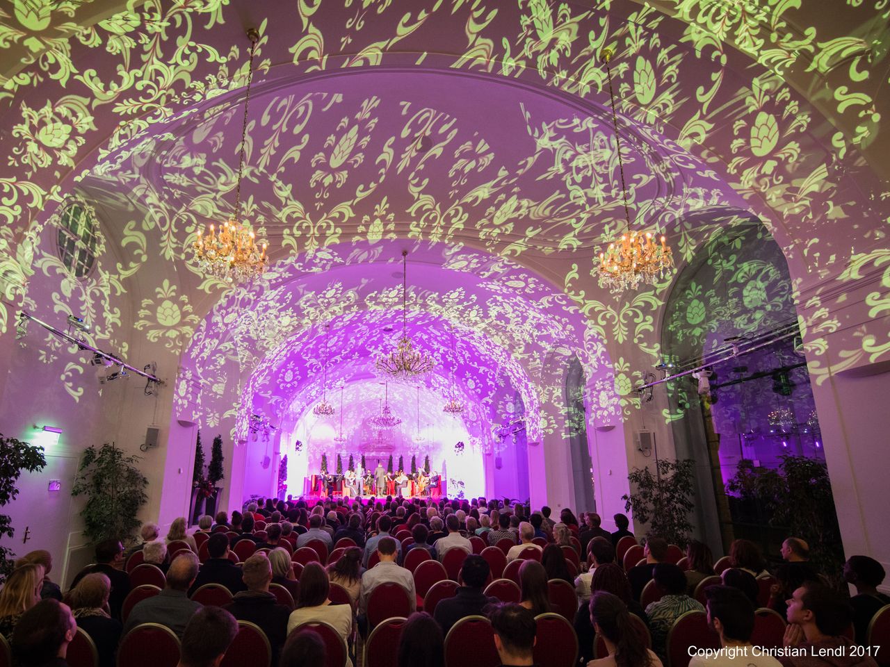 Schloss Schönbrunn Konzert mit Hotel in Wien