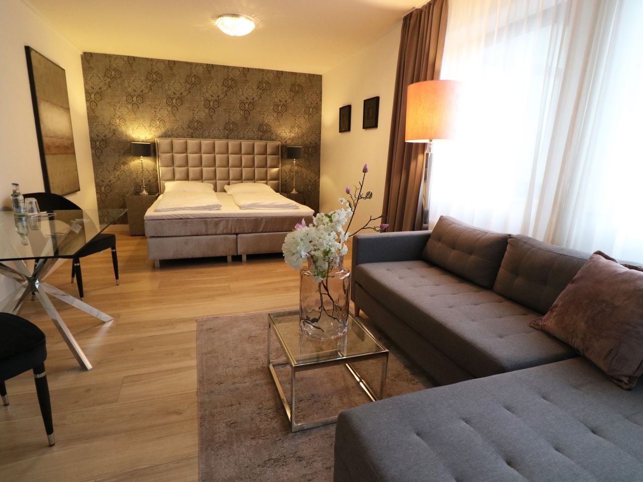 Economy Suite