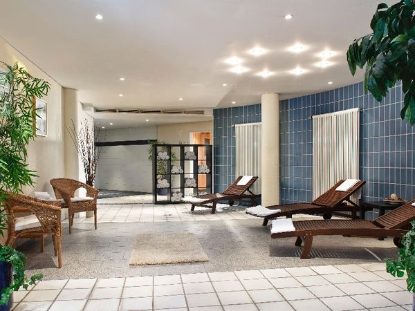 Entdecke Berlin mit Dungeon (4 Nächte) in Hennigsdorf Frühstück