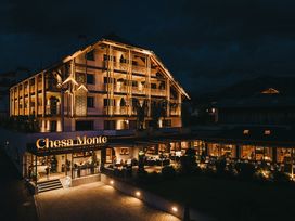 Fröhliche Familienzeit in Tirols Skidimension