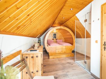 Weinfass-Chalet Deluxe & Romantik-Wellness