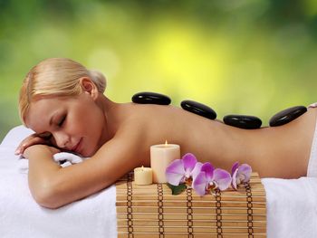 Hot Stone Relax Days - Heiße Wellness inkl. HP Plus