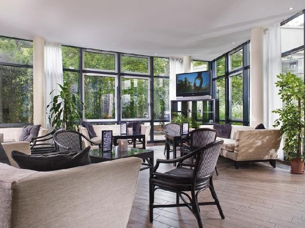 Entdecke Berlin mit Dungeon (4 Nächte) in Hennigsdorf Frühstück