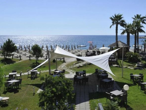 Aregai Marina Hotel & Residence