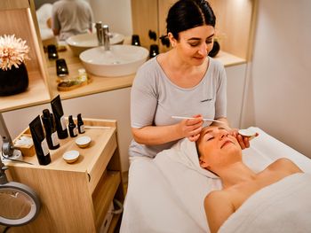 Ladykracher inkl. Kosmetik-Anwendung