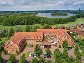 2 Tage Kurzurlaub mit Frühstück im Courtyard Schwerin