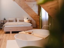 3 Tage - Wellness & Genuss für Zwei - Luxusmomente zwischen Weinbergen und Karst