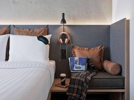 2 Tage Kurzurlaub mit Frühstück im Moxy Hamburg Altona