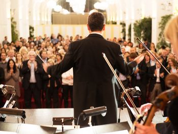 Schloss Schönbrunn Konzert mit Hotel in Wien