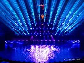 BLINDED BY DELIGHT Friedrichstadt-Palast mit Ticket und Hotel